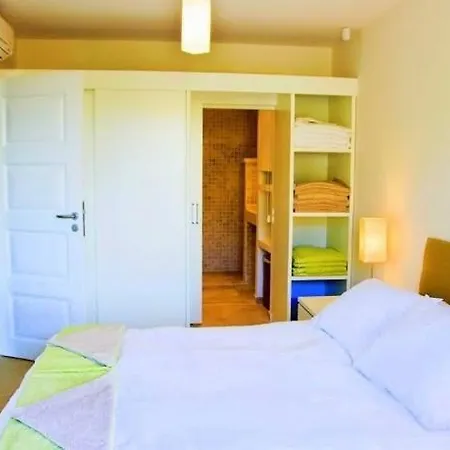 Sleeps 6 With Pool And Air Con Villa